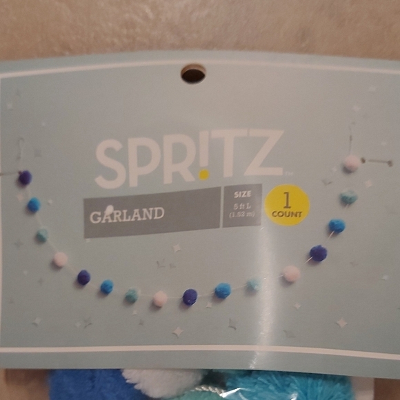 Pom-pom 5ft Garland - Picture 3 of 3